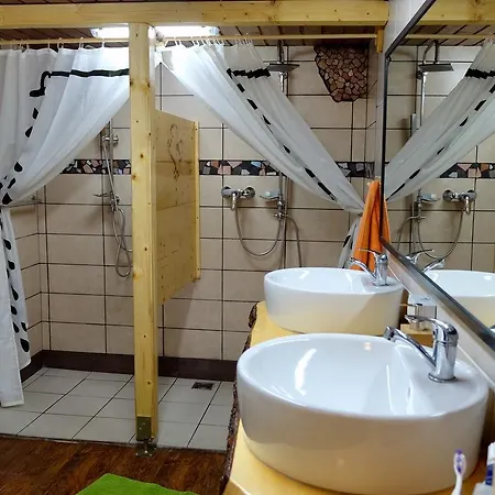 Weisses Roessl Hostel *