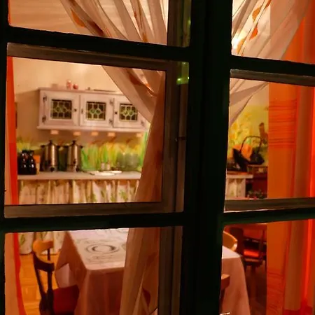 Hostel Weisses Roessl *