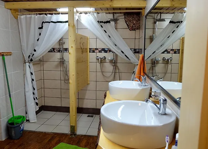 Weisses Roessl Hostel *